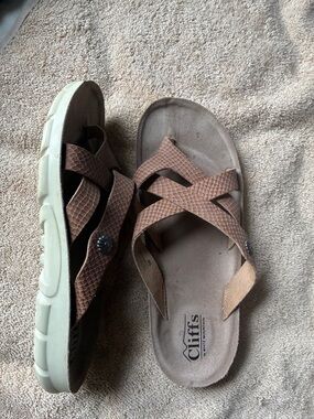 Cliffs by WHITE MOUNTAIN 9 Tan Crisscross Textured Sandals